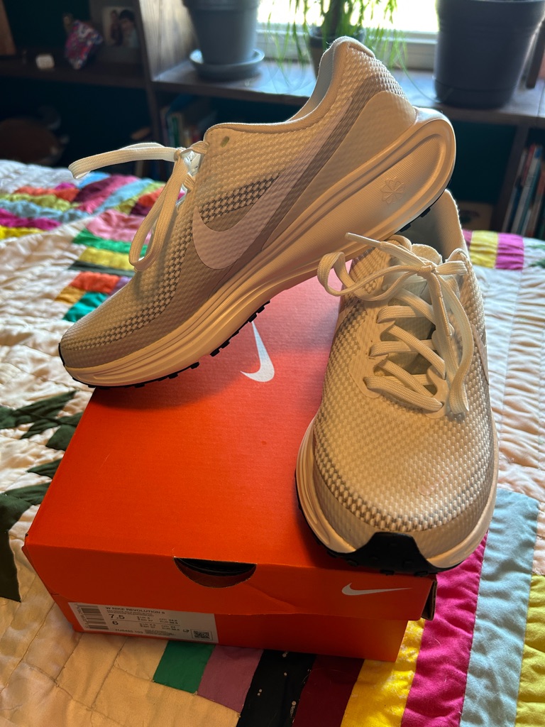 Nike Revolution 8